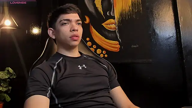 Snapshot of Eryonbradley chatting on 10.31.25 Eryonbradley online show from 10.31.25