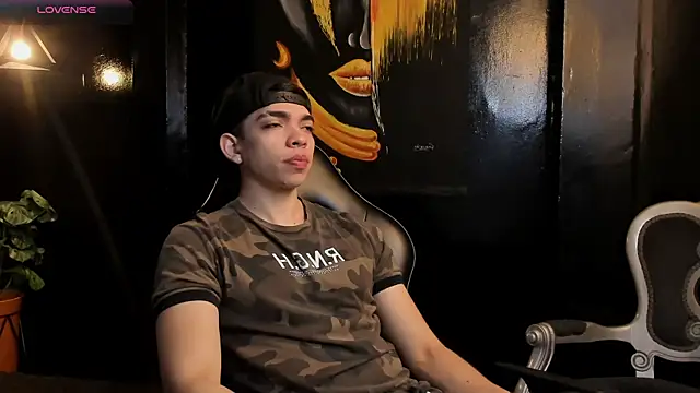 Snapshot of Eryonbradley chatting on 11.01.25 Eryonbradley online show from 11.01.25