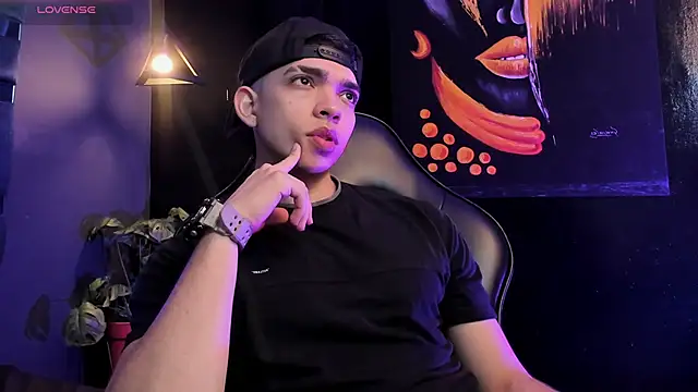 Snapshot of Eryonbradley chatting on 11.06.25 Eryonbradley online show from 11.06.25