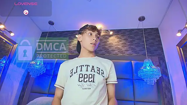 Twinkie Hung online show from 09.11.25