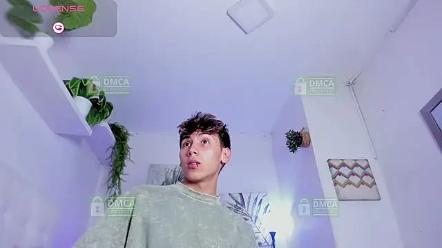 Twinkie Hung online show from 11.19.25