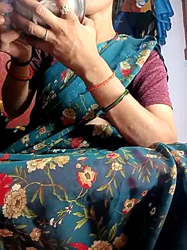 Snapshot of Sonam_pandeyji chatting on 10.23.25 Sonam pandeyji online show from 10.23.25