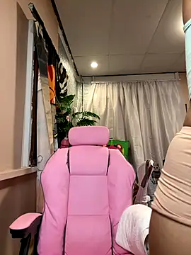 Snapshot of Kath_C chatting on 11.04.25 Kath C online show from 11.04.25