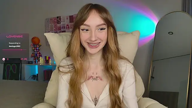 Snapshot of Lunainnk chatting on 11.08.25 Lunainnk online show from 11.08.25