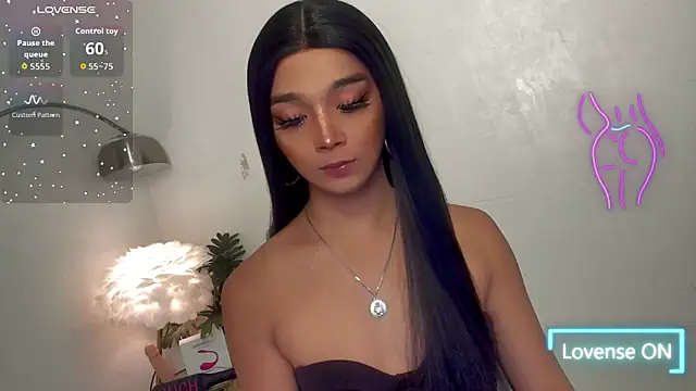 Snapshot of TrinityFucksYou chatting on 10.06.25 TrinityFucksYou online show from 10.06.25