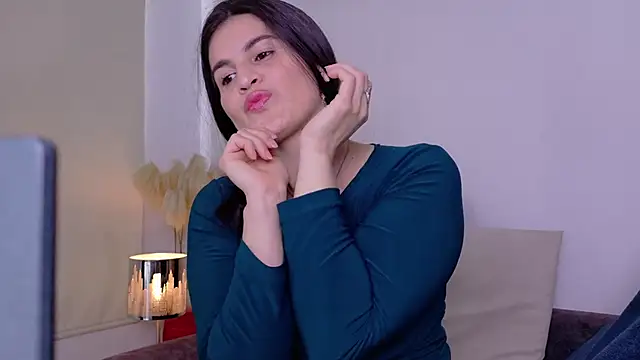 Snapshot of lizdevine chatting on 09.24.25 lizdevine online show from 09.24.25