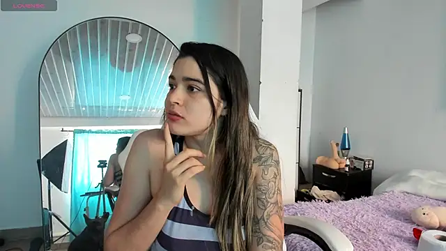 Snapshot of MiaVillalobos chatting on 05.02.26 MiaVillalobos online show from 05.02.26