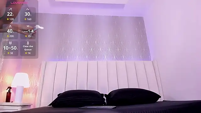 Mia-Medina online show from 04.17.26