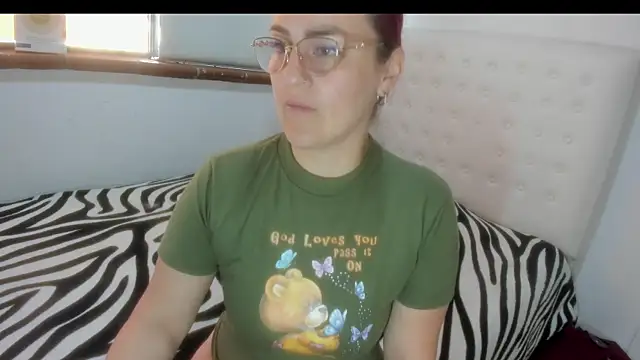 Roxannelorence  online show from 10.29.25