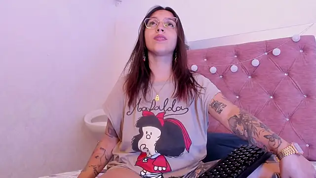 Snapshot of JulianaCarter chatting on 05.19.26 JulianaCarter online show from 05.19.26
