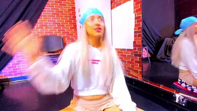 Snapshot of michaelmistress chatting on 10.03.25 michaelmistress online show from 10.03.25