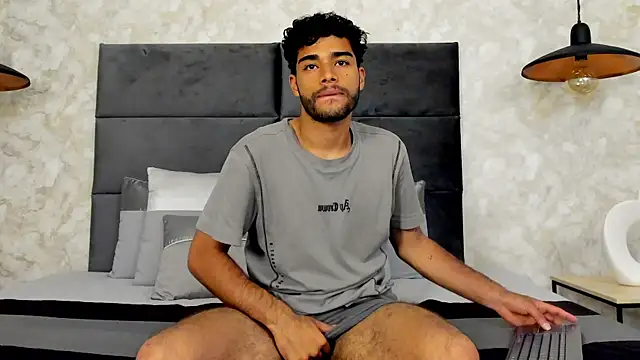 Snapshot of RaphaelDufort chatting on 09.29.25 RaphaelDufort online show from 09.29.25