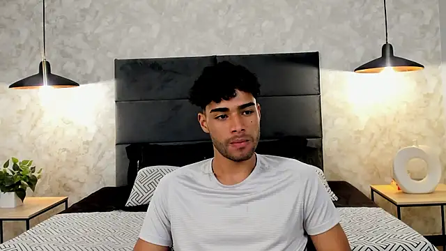 Snapshot of RaphaelDufort chatting on 10.10.25 RaphaelDufort online show from 10.10.25