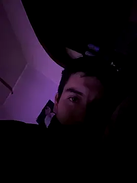 Snapshot of gb7572 chatting on 10.30.25 gb7572 online show from 10.30.25