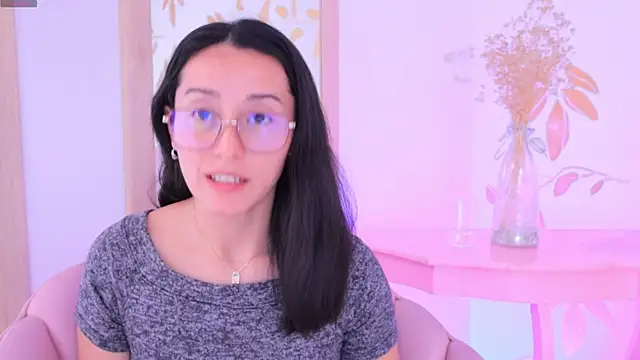 Snapshot of Ginevra_esposito chatting on 09.26.25 Ginevra esposito online show from 09.26.25