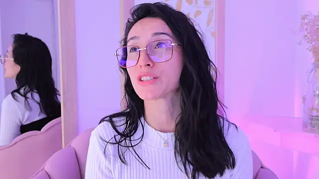 Snapshot of Ginevra_esposito chatting on 10.08.25 Ginevra esposito online show from 10.08.25