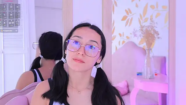 Snapshot of Ginevra_esposito chatting on 10.10.25 Ginevra esposito online show from 10.10.25