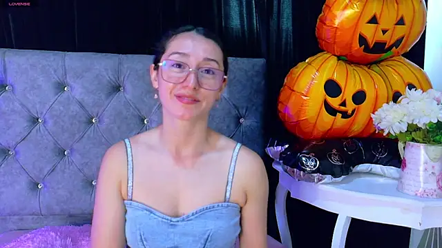 Snapshot of Ginevra_esposito chatting on 10.28.25 Ginevra esposito online show from 10.28.25