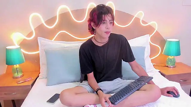 Snapshot of Dan_Copers chatting on 10.04.25 Dan Copers online show from 10.04.25