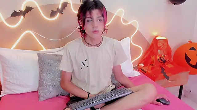 Snapshot of Dan_Copers chatting on 10.29.25 Dan Copers online show from 10.29.25