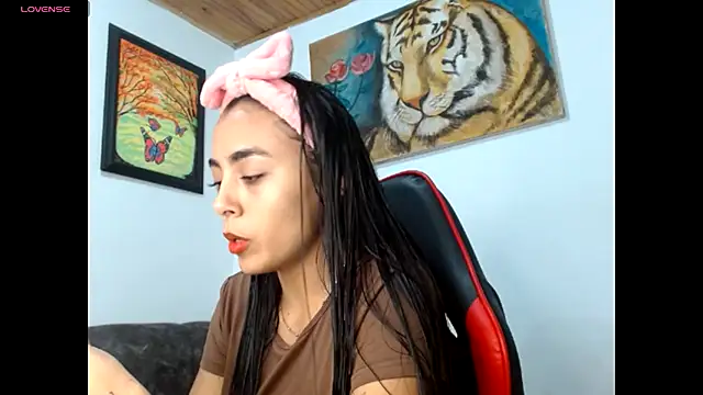 Snapshot of Wild_RoomXxX chatting on 10.31.25 Wild RoomXxX online show from 10.31.25