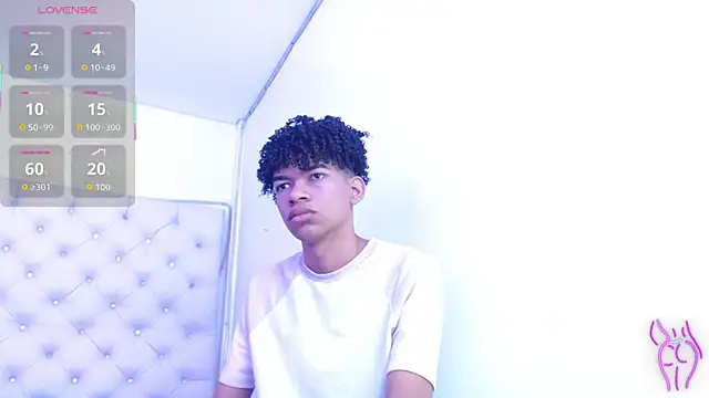 Snapshot of Ivone_Rose_ chatting on 10.03.25 Ivone Rose online show from 10.03.25