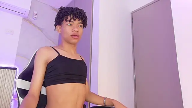 Snapshot of Ivone_Rose_ chatting on 10.12.25 Ivone Rose online show from 10.12.25