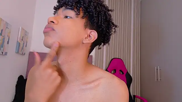 Snapshot of Ivone_Rose_ chatting on 10.29.25 Ivone Rose online show from 10.29.25