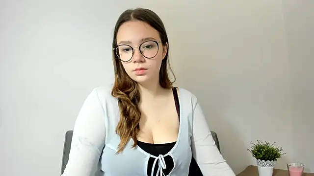 Snapshot of KatySensualy chatting on 10.30.25 KatySensualy online show from 10.30.25