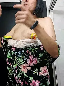 Snapshot of Emily_de_Carla chatting on 10.06.25 Emily de Carla online show from 10.06.25