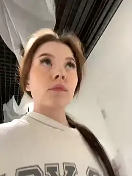 Snapshot of Wanda_Wild chatting on 10.31.25 Wanda Wild online show from 10.31.25