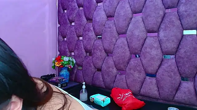 Snapshot of miaharvey_69 chatting on 12.15.25 miaharvey 69 online show from 12.15.25