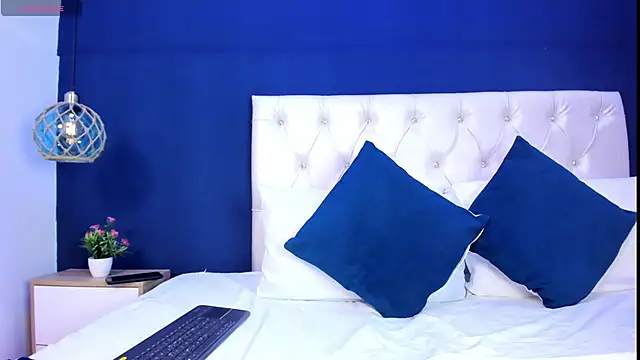 Juicykitten1 online show from 09.20.25