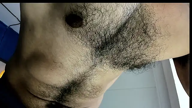 Snapshot of latinhotmuscle chatting on 10.25.25 latinhotmuscle online show from 10.25.25