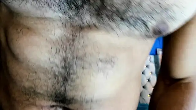 Snapshot of latinhotmuscle chatting on 11.11.25 latinhotmuscle online show from 11.11.25