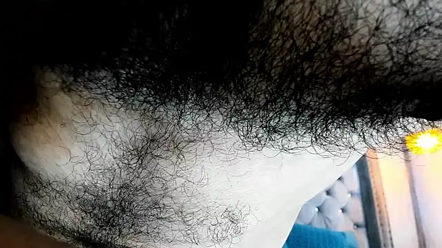 Snapshot of latinhotmuscle chatting on 11.12.25 latinhotmuscle online show from 11.12.25