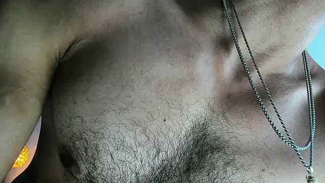 Snapshot of latinhotmuscle chatting on 05.27.26 latinhotmuscle online show from 05.27.26