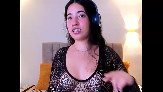 Snapshot of Nicol_Chang chatting on 10.09.25 Nicol Chang online show from 10.09.25