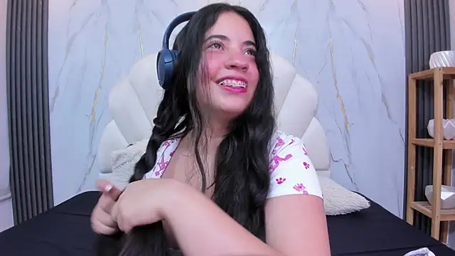 Snapshot of Nicol_Chang chatting on 11.06.25 Nicol Chang online show from 11.06.25