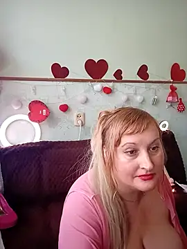 Snapshot of XHelenaX90 chatting on 02.08.25 XHelenaX90 online show from 02.08.25