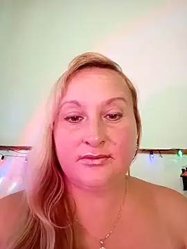 Snapshot of XHelenaX90 chatting on 09.23.25 XHelenaX90 online show from 09.23.25