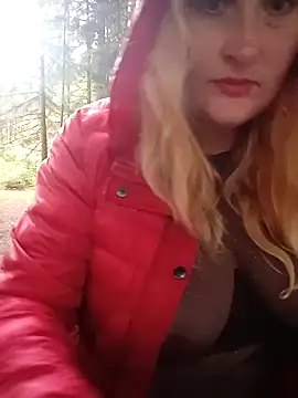 Snapshot of XHelenaX90 chatting on 10.17.25 XHelenaX90 online show from 10.17.25