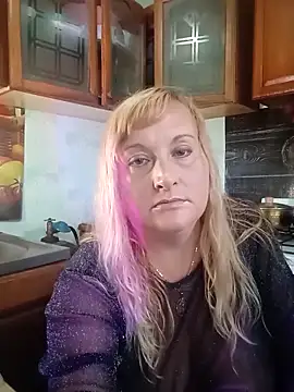 Snapshot of XHelenaX90 chatting on 10.19.25 XHelenaX90 online show from 10.19.25