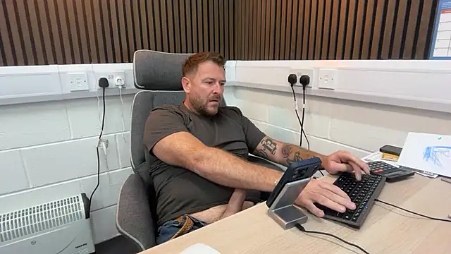 Snapshot of bilf1978 chatting on 05.11.26 bilf1978 online show from 05.11.26