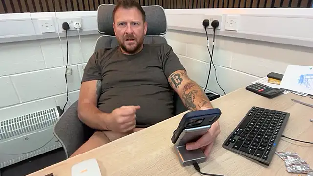 Snapshot of bilf1978 chatting on 05.15.26 bilf1978 online show from 05.15.26