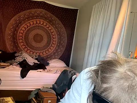 XanderOzzz online show from 11.11.25