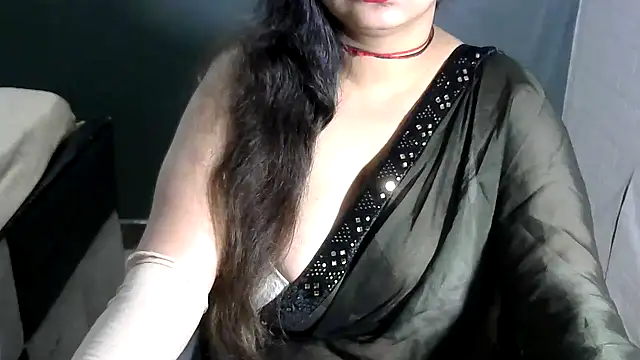 Snapshot of sexy_indianboobs chatting on 12.15.24 sexy indianboobs online show from 12.15.24