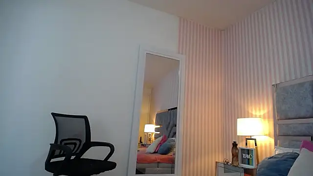 Snapshot of ViictoriaJones_ chatting on 09.16.25 ViictoriaJones online show from 09.16.25