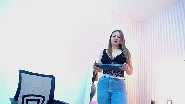 Snapshot of ViictoriaJones_ chatting on 10.08.25 ViictoriaJones online show from 10.08.25