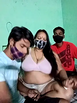 LoveOnStream online show from 10.20.25